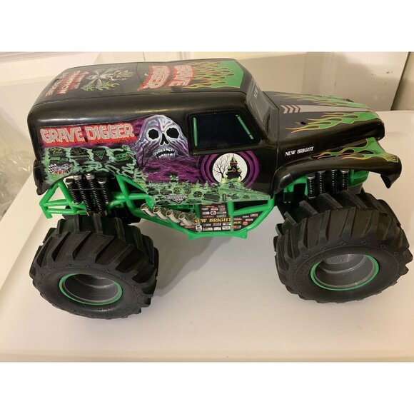 New Bright 1:10 RC 9.6V Monster Jam Grave Digger Truck No remote‎ Crawler Rare - Picture 2 of 11